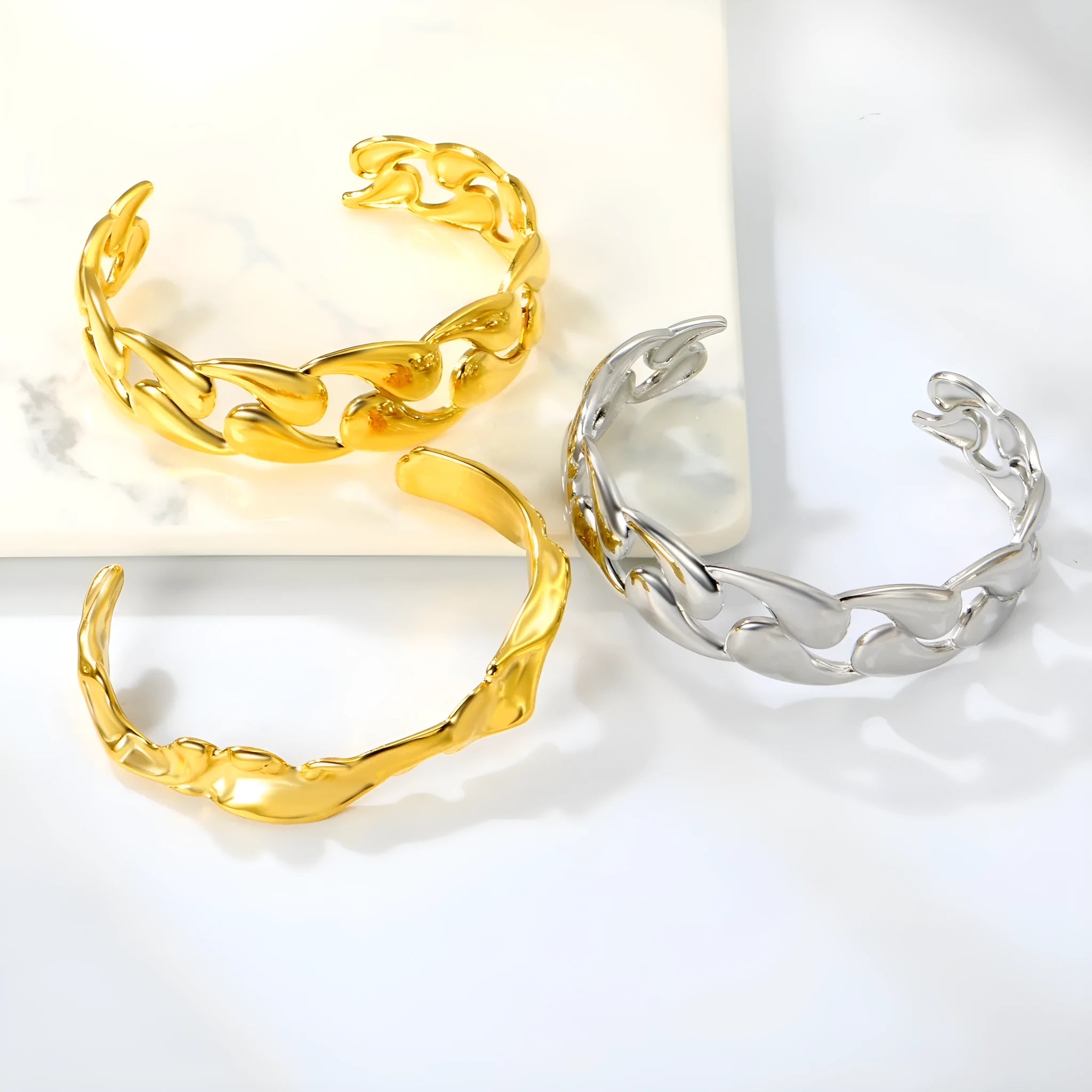 Stainless steel European trend bracelet in three colour variations for women and men