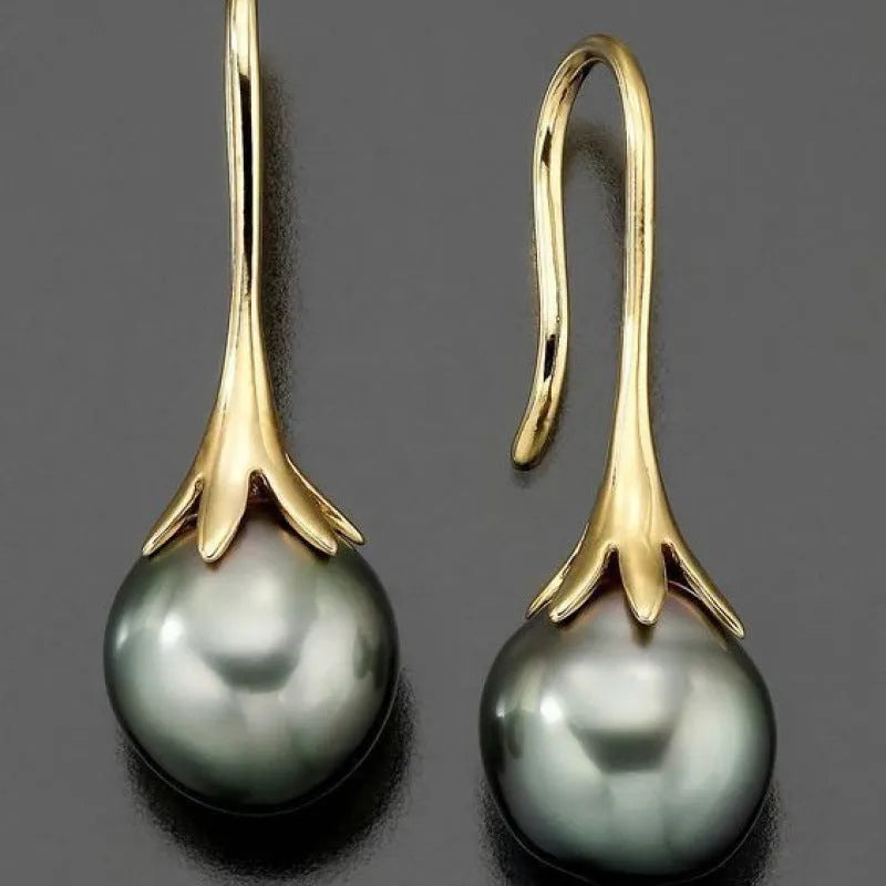 A pair of retro-style women's earrings with an electroplated imitation gold finish