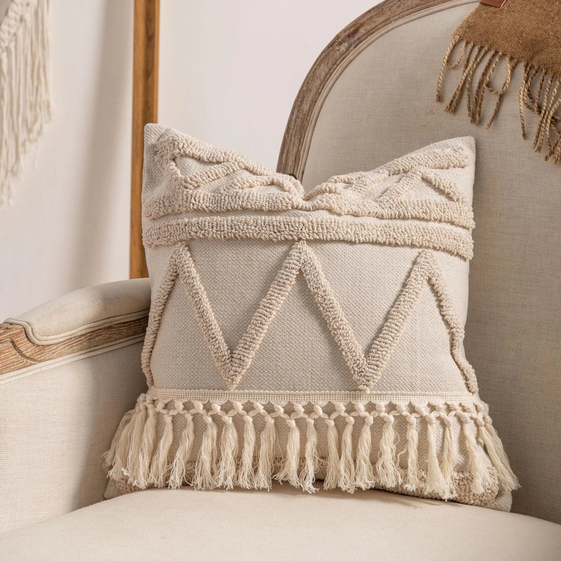 Knitted tassel pillow cover with striped pattern in bow design, 45x45cm size