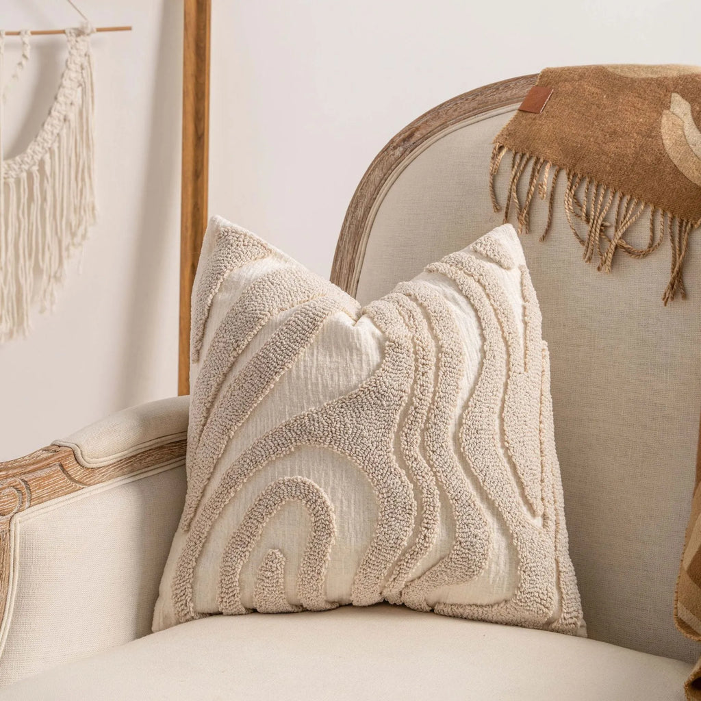 Knitted tassel pillow cover with striped pattern in bow design, 45x45cm size