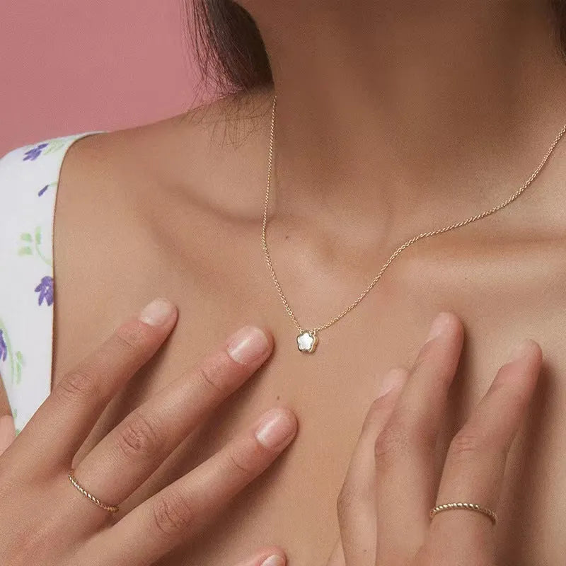 Mother-of-pearl shell flower necklace for women with floral pendant on O-chain
