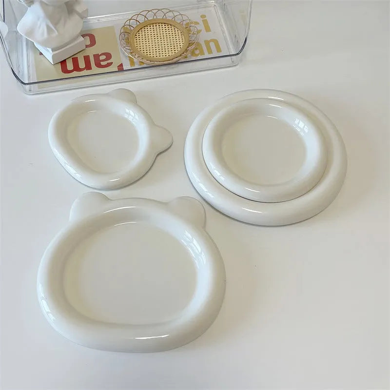 White porcelain plate with bear or round doodle design in 15cm or 20cm size, ins style.
