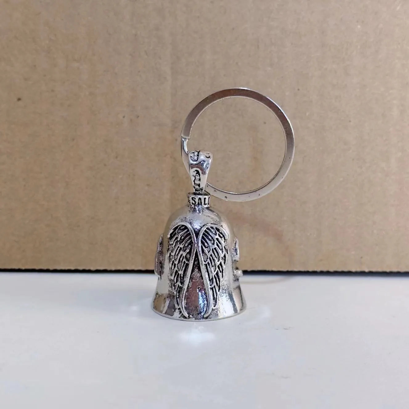 White angel feather necklace and keychain set with vintage design on electroplated alloy