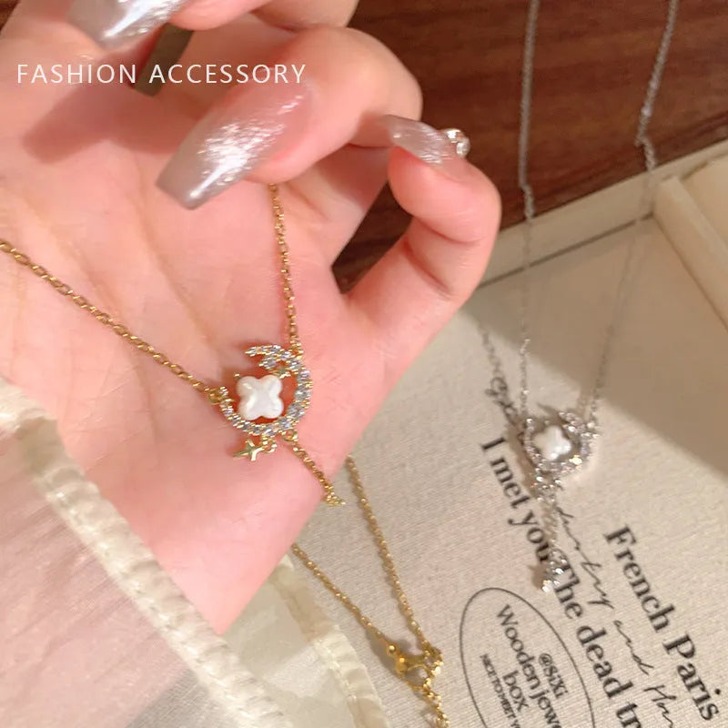 Women's star moon sparking zirconium necklace on copper clavicle chain in gold or silver colour
