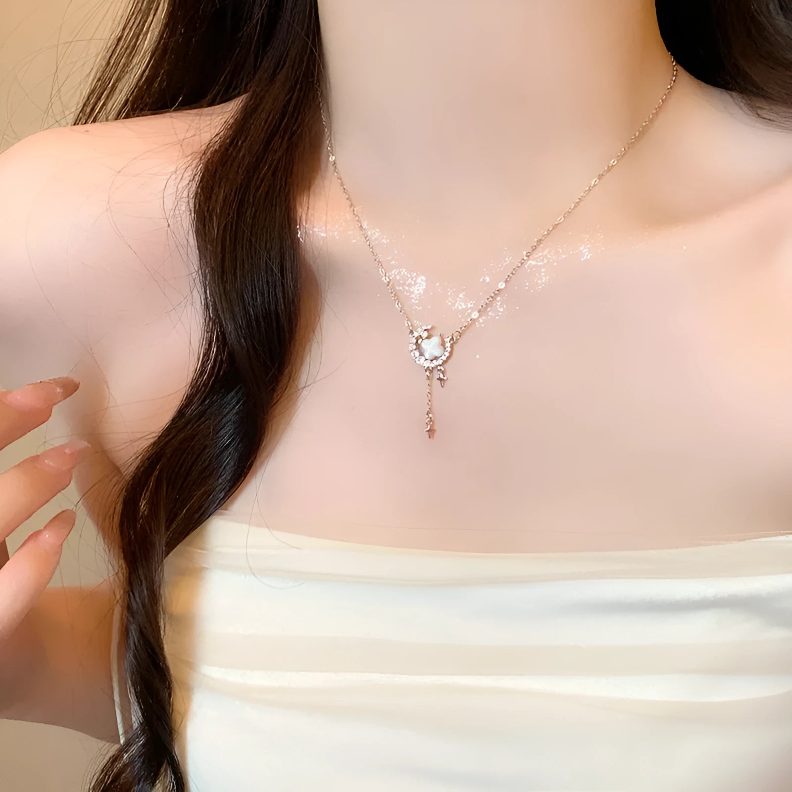 Women's star moon sparking zirconium necklace on copper clavicle chain in gold or silver colour