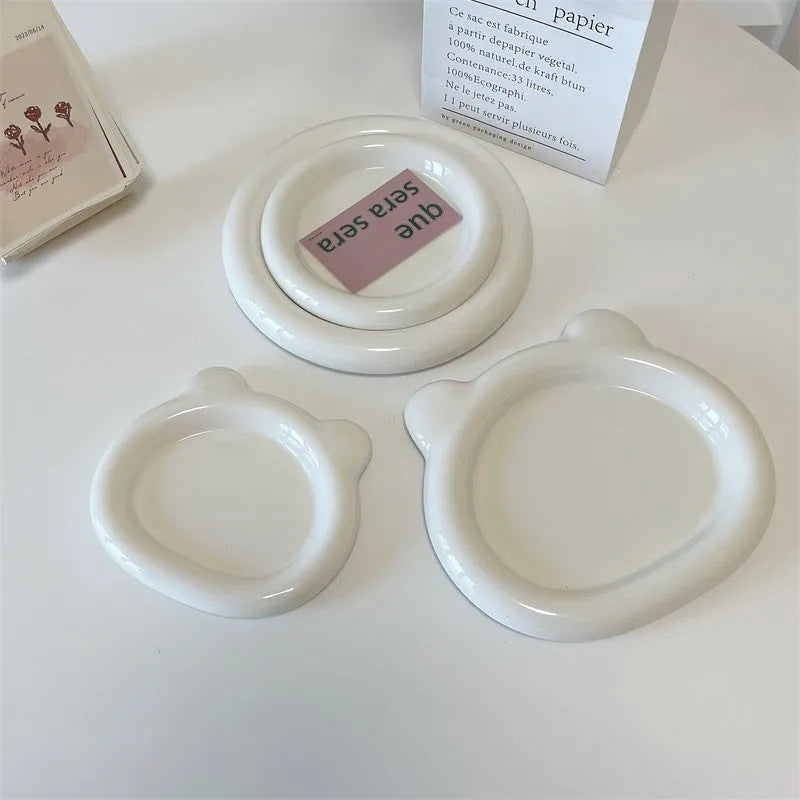 White porcelain plate with bear or round doodle design in 15cm or 20cm size, ins style.