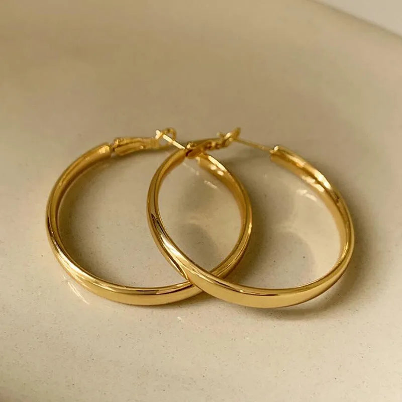 Copper circle earrings with 40mm diameter in gold or silver electroplated finish