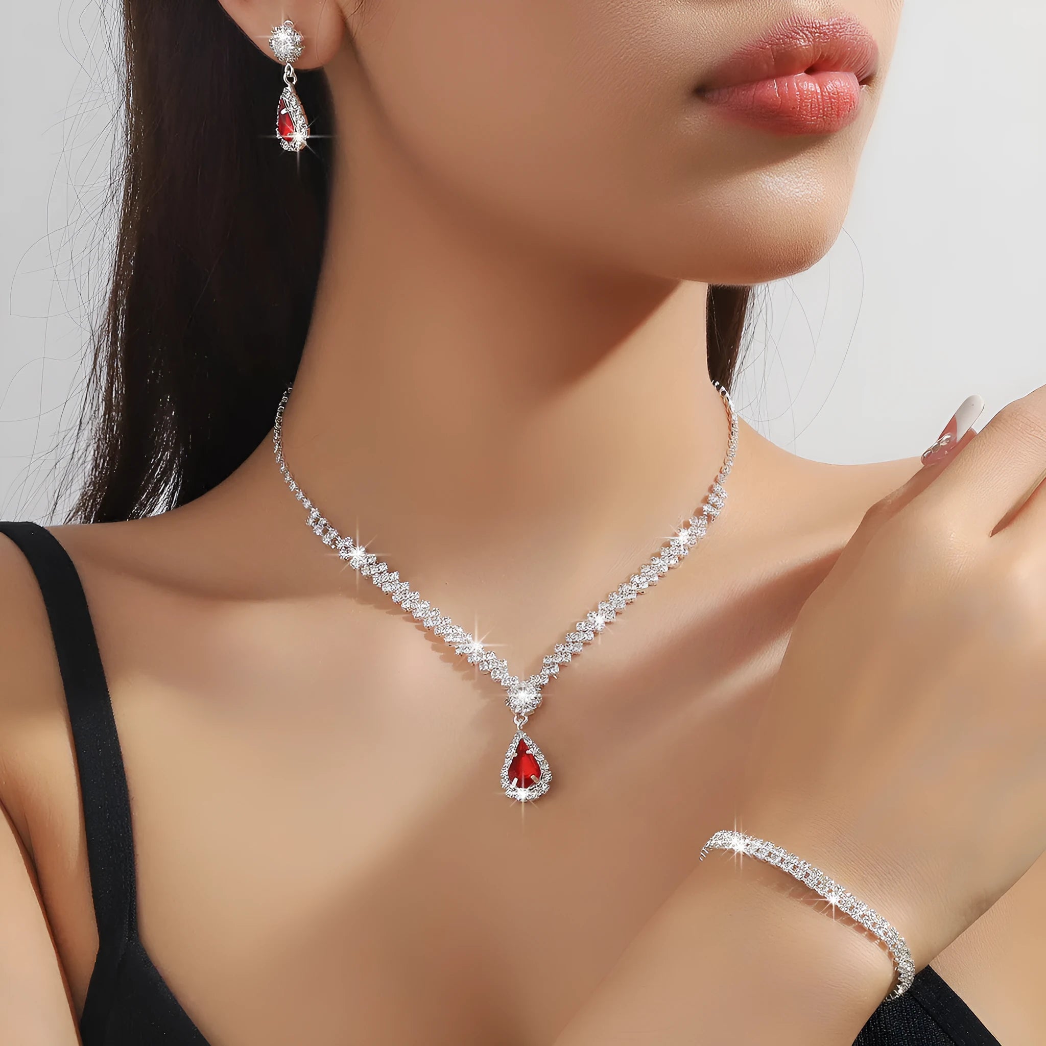 Claw chain rhinestone jewellery set with water drop design in blue, red, green, pink or white colours