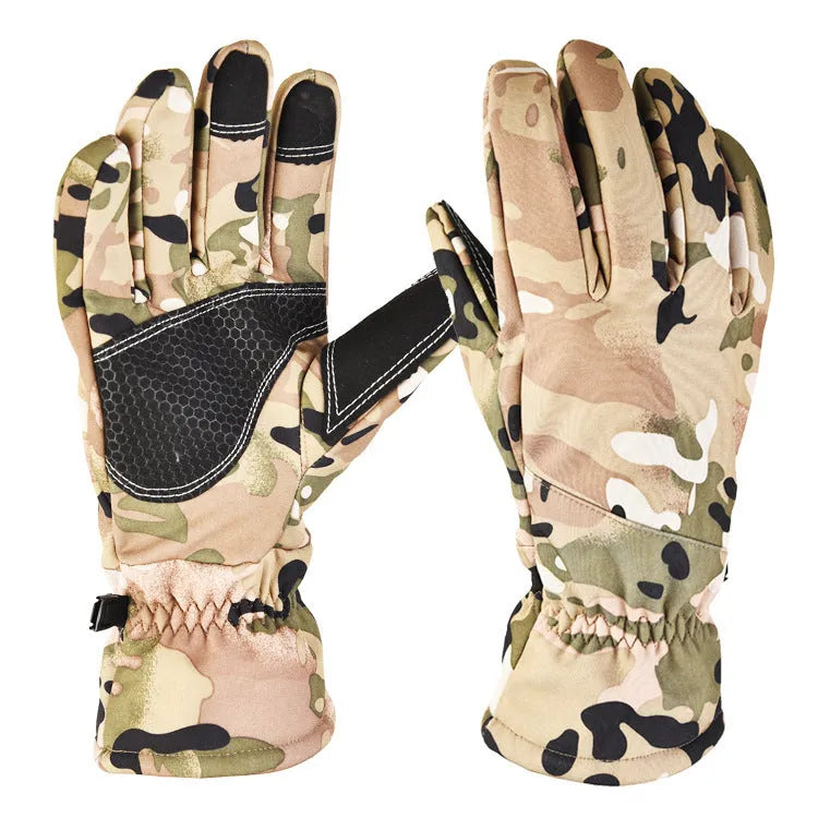 Tactical winter ski gloves with anti-slip grip and touchscreen-compatible fingertips in camouflage colour