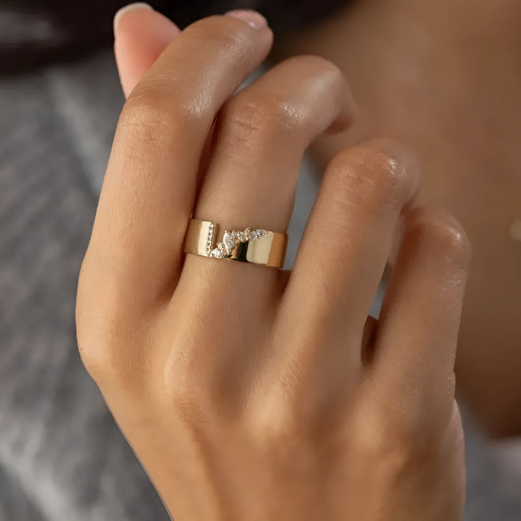 Gold electroplated copper women's ring with zircon stone centrepiece showing size options 6-10