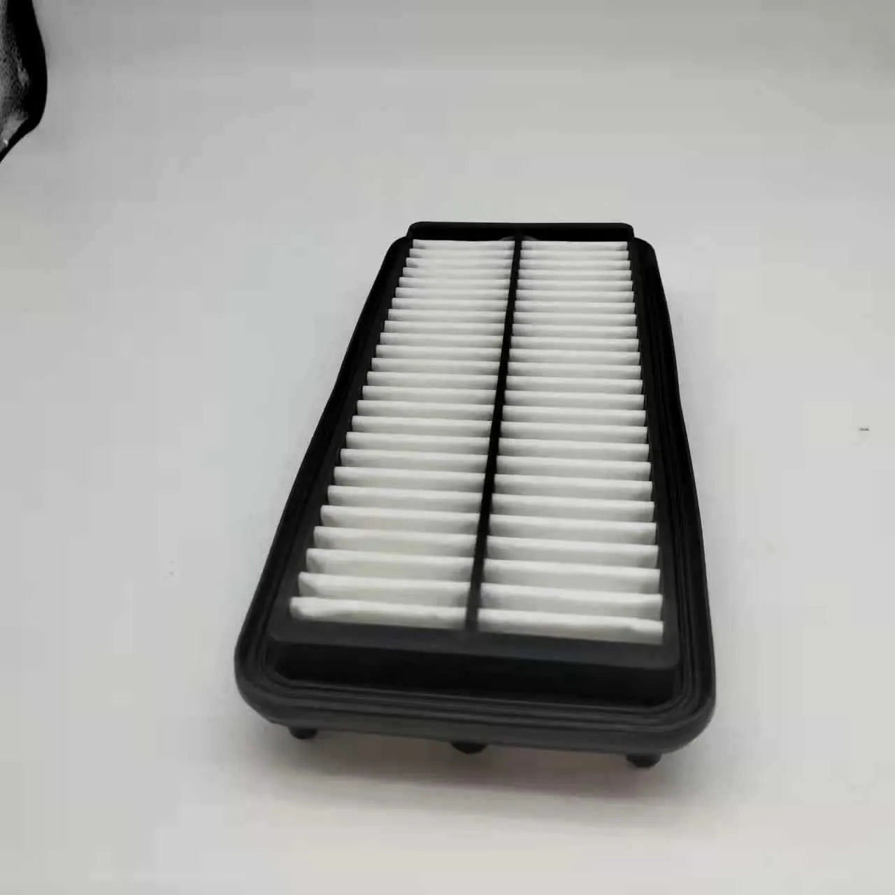 Black Hyundai car air filter with 256mm x 113mm x 40mm dimensions