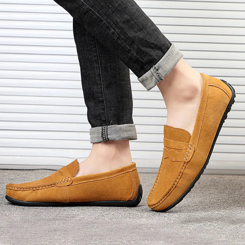 Men's solid colour suede loafers slip-on shoes with round toe and flat rubber sole.