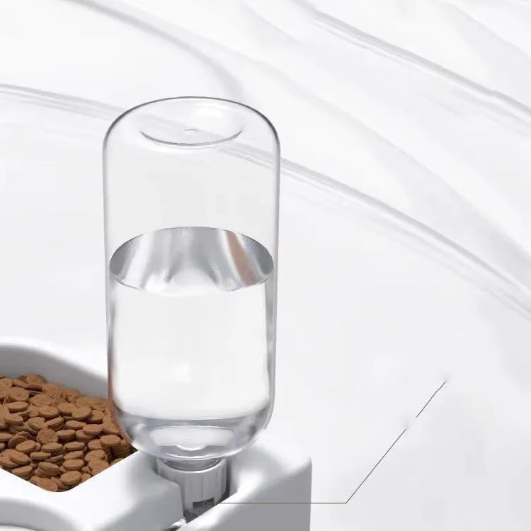 White pet water fountain for cats and dogs with 4-litre capacity and quiet pump.