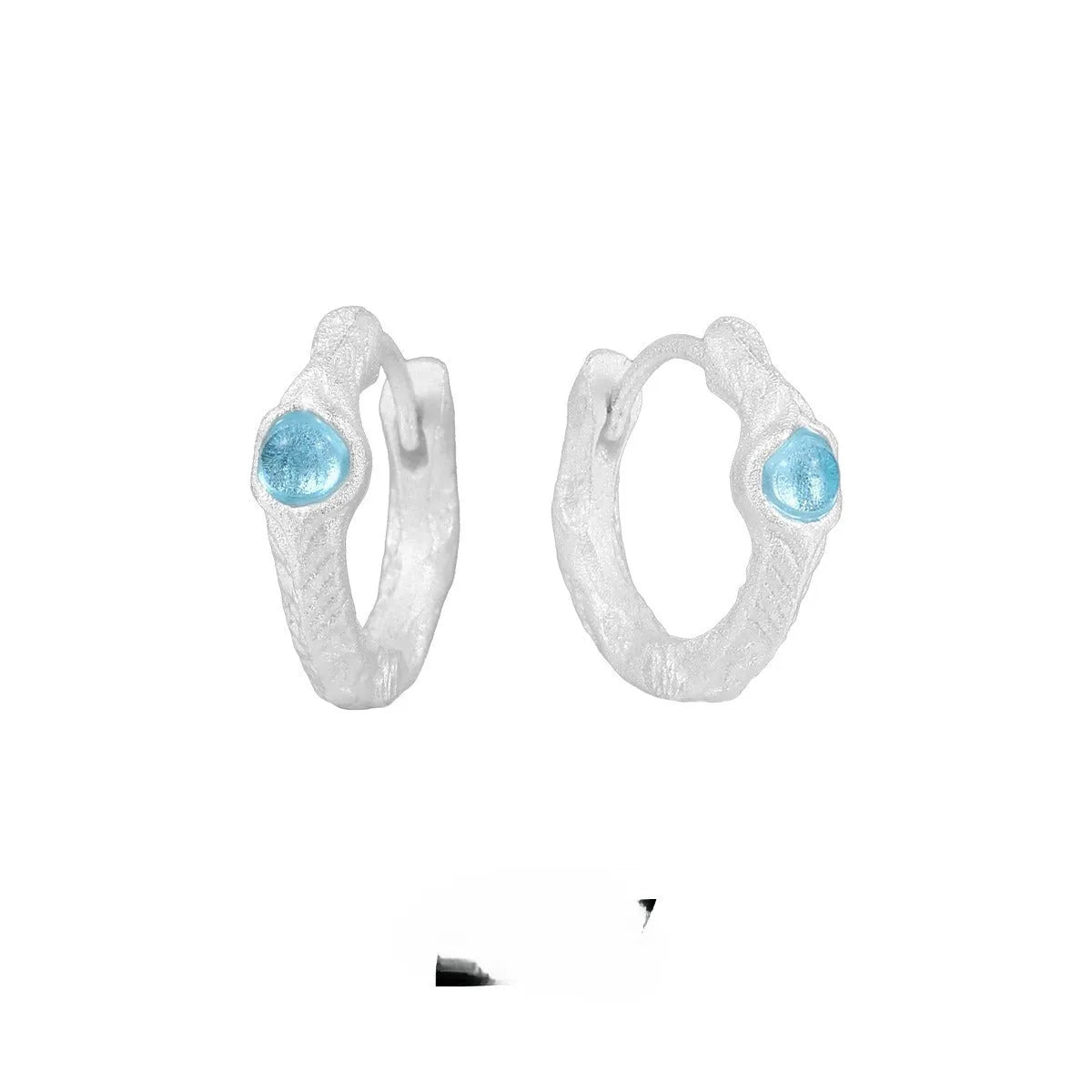 Geometric burnt silver ear clip for women with round elements made from 925 sterling silver