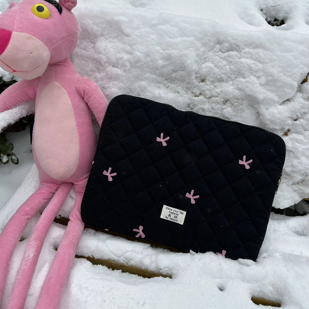 Nylon laptop storage bag with embroidered rhombus bow in light pink colour
