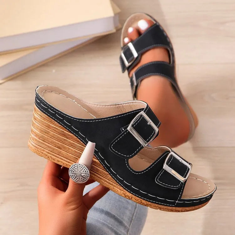 Women's creamy-white wedge sandals with a decorative outer belt buckle on the PU upper and a rubber sole.