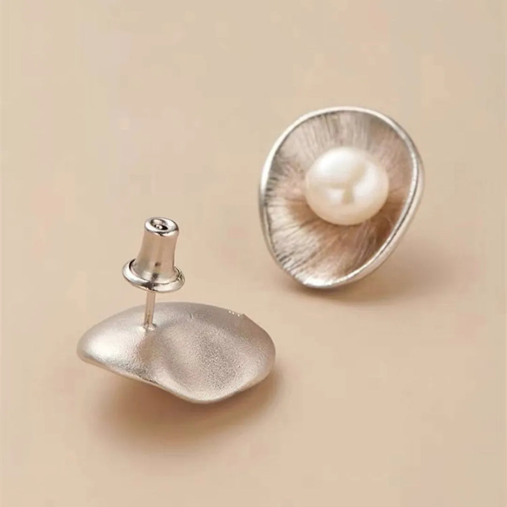 Gold-coloured geometric sterling silver earrings with 14mm white cultured pearl drop accents