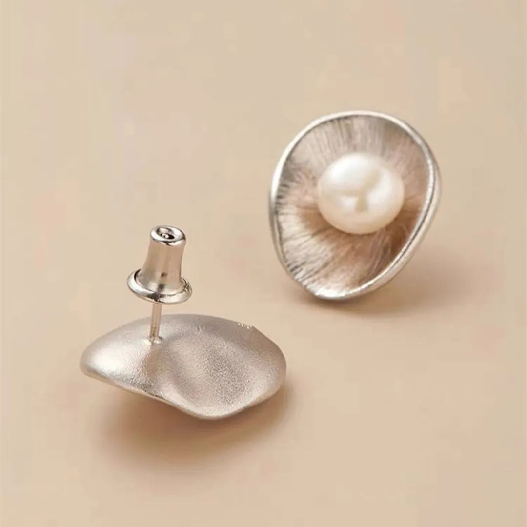 Gold-coloured geometric sterling silver earrings with 14mm white cultured pearl drop accents