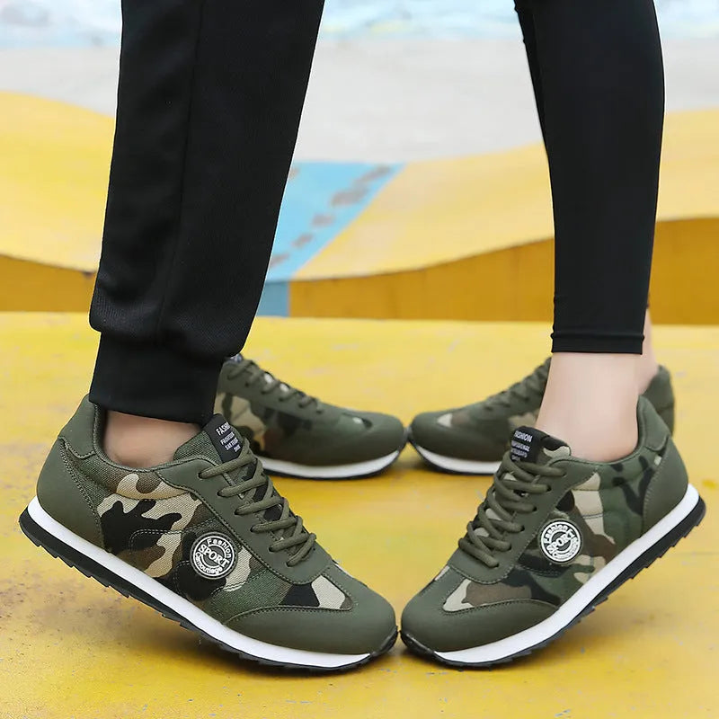 Camouflage pattern suede sports shoes with low-top design and foam sole