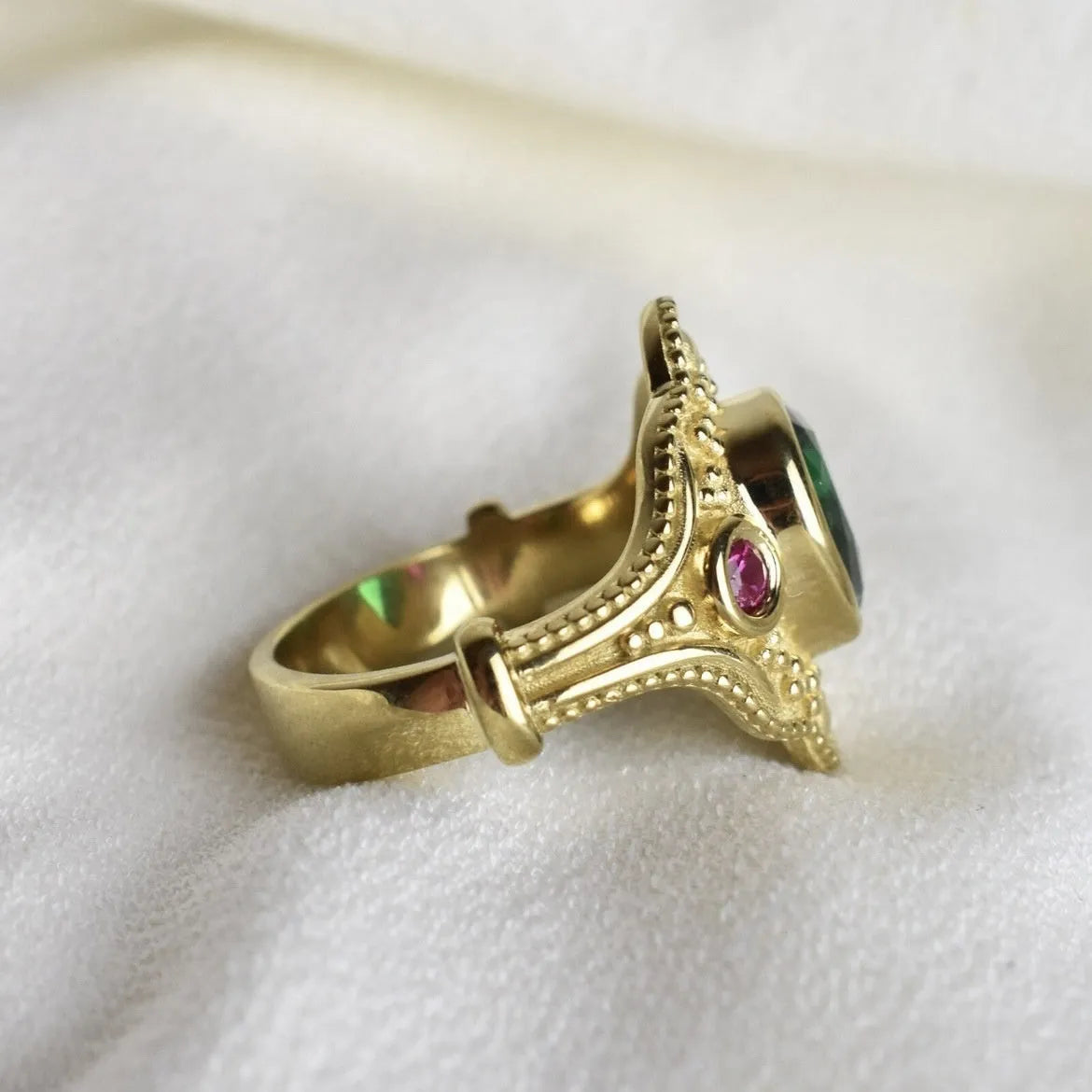 Golden lvzuan geometric women's alloy ring on a white background, shown in a UK size 10.