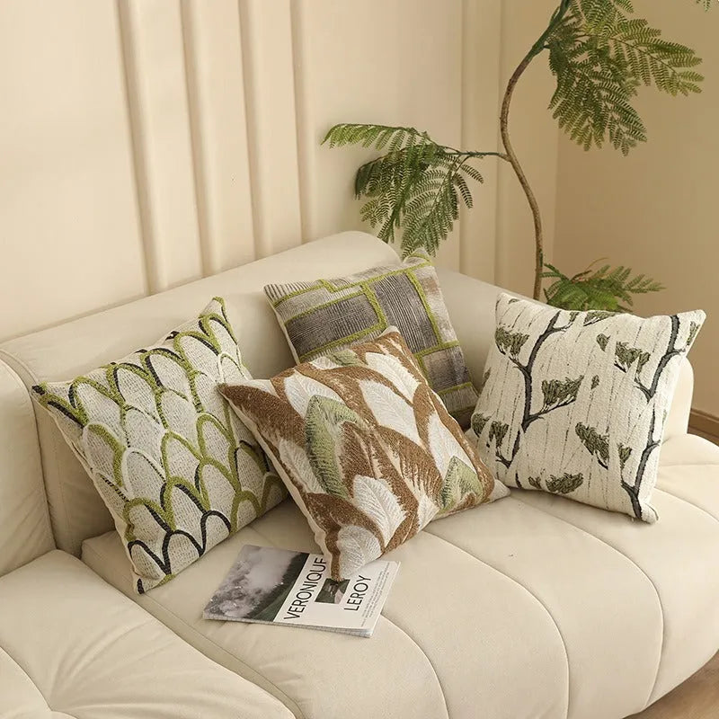 Jacquard woven cushion cover with yarn-dyed floral pattern in 45x45cm size