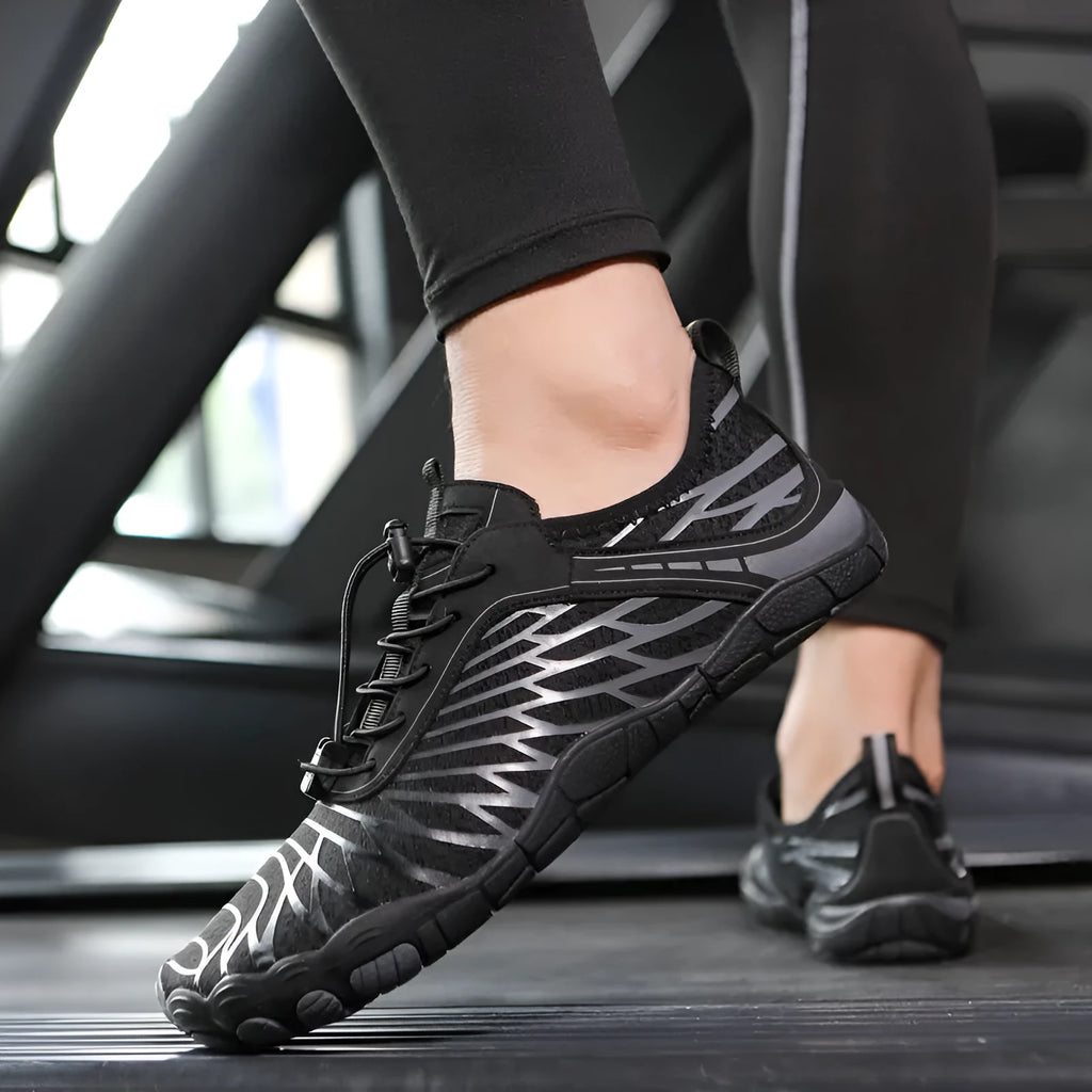 Outdoor casual lace-up sports shoes in multiple colours with a non-slip rubber sole