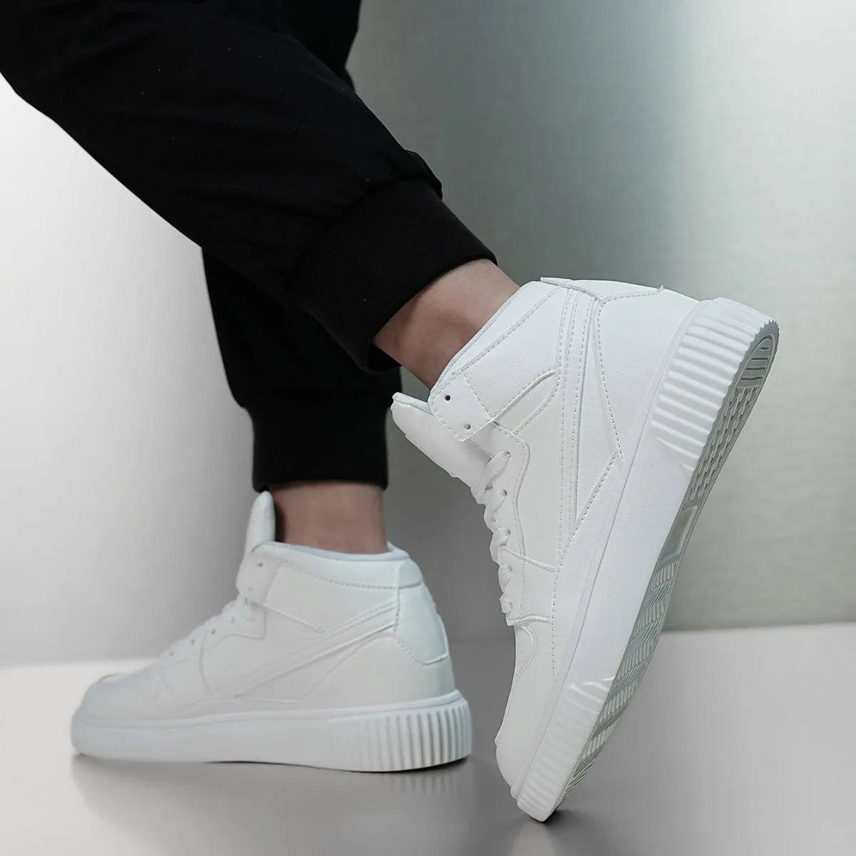 White microfiber men's casual shoes with round toe for autumn and winter leisure wear