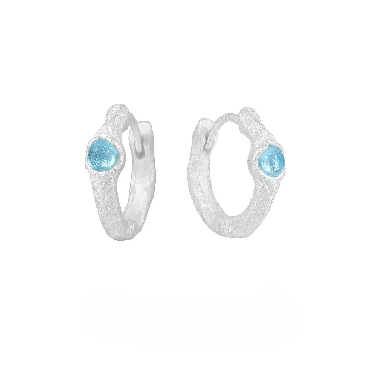 Geometric burnt silver ear clip for women with round elements made from 925 sterling silver