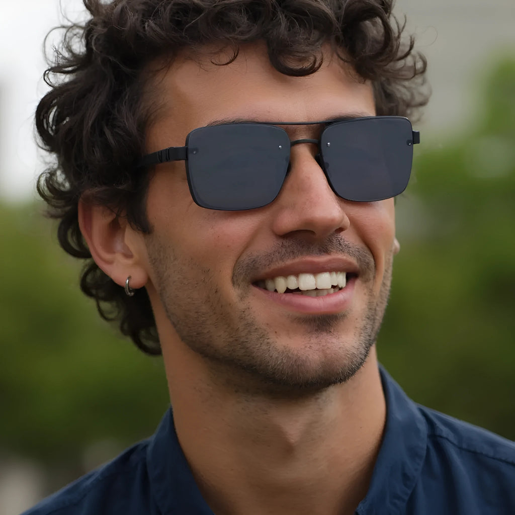 Men's vintage sunglasses with gold frame and gradient lenses for UV protection