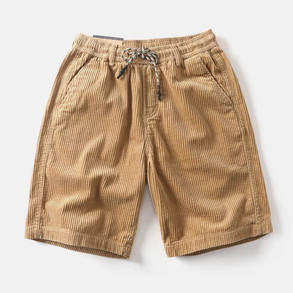 Men's retro-style cargo shorts in straight-leg fit with polyester fabric