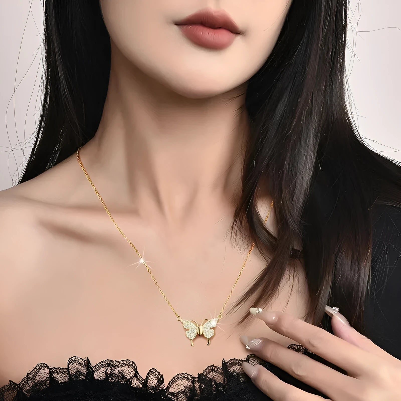Women's titanium steel butterfly necklace with magnetic snap fastening in gold or silver finish