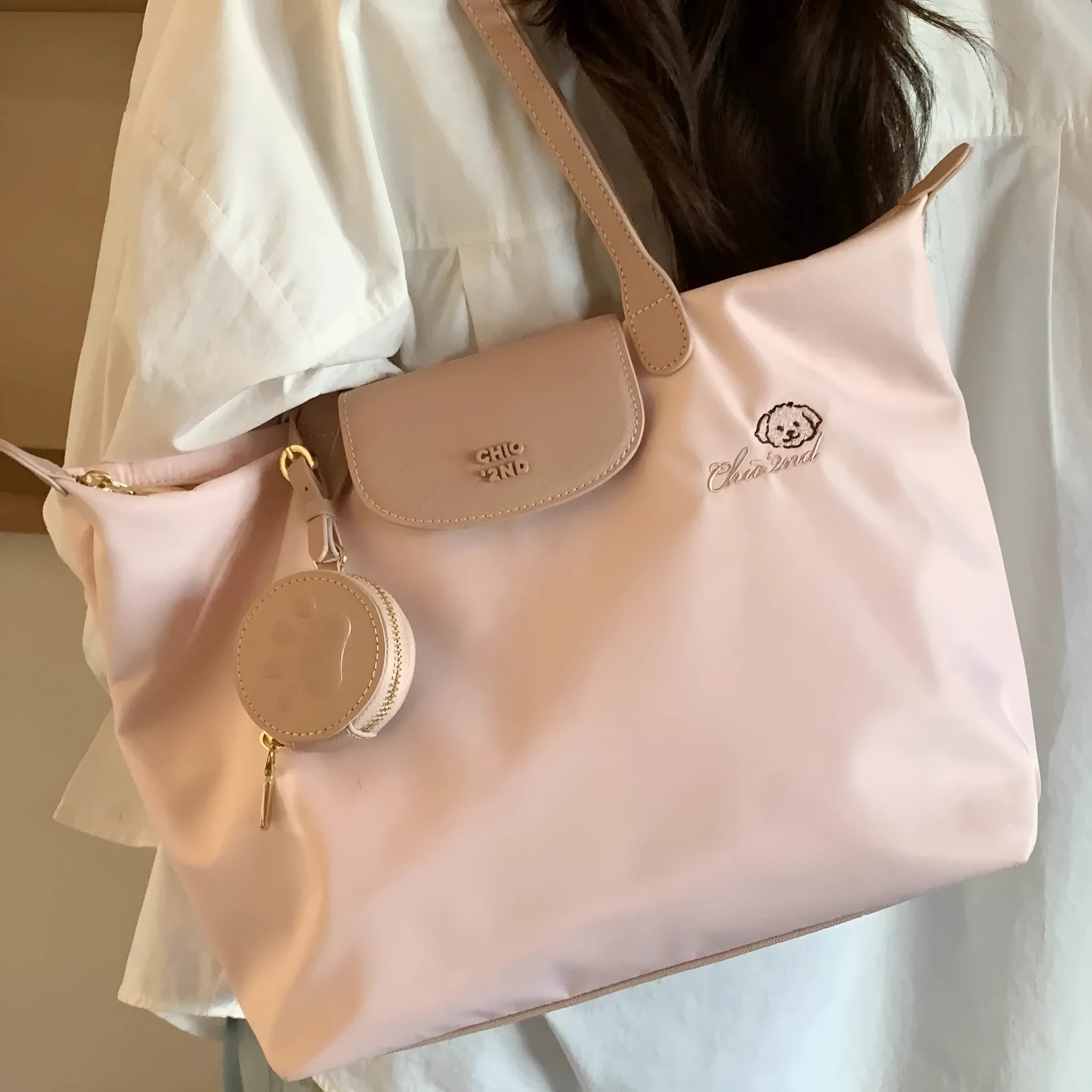Oxford cloth tote shoulder bag in beige with sandwich pocket and internal phone storage