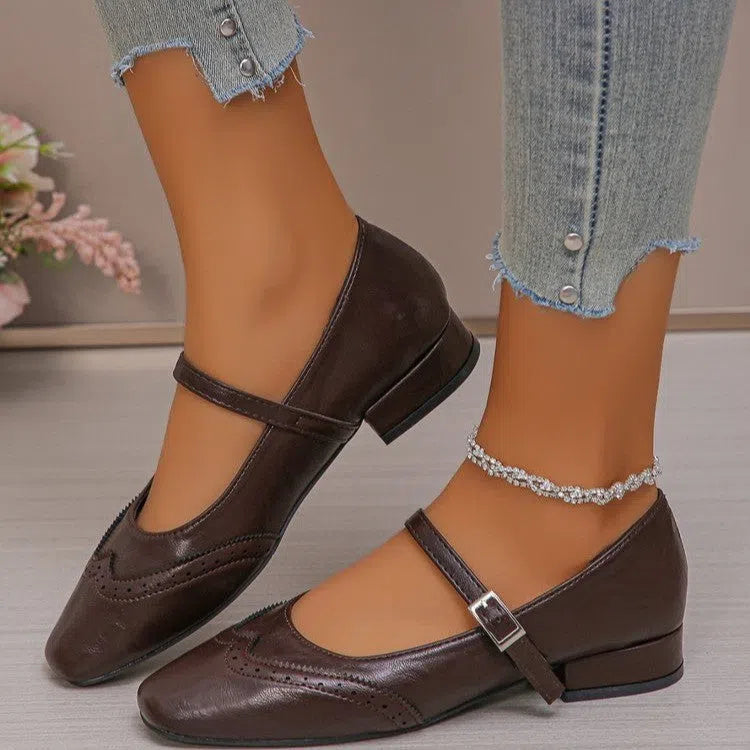 Women's casual peep-toe pumps with single strap buckle, low heel, solid colour black