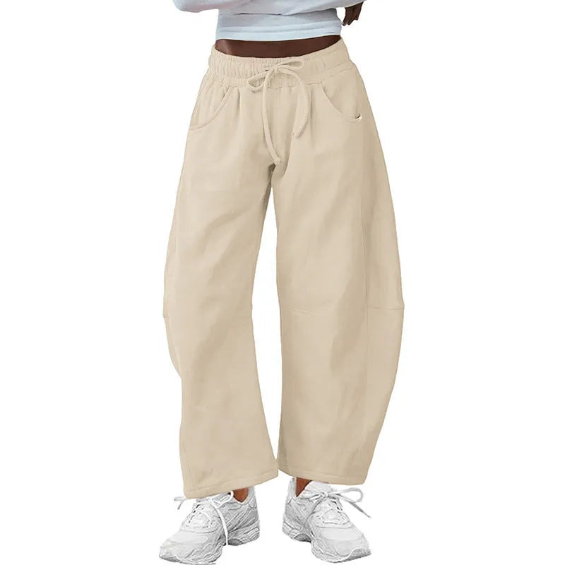 Women's loose cropped sweatpants with drawstring elastic waist and side pockets in street fashion style