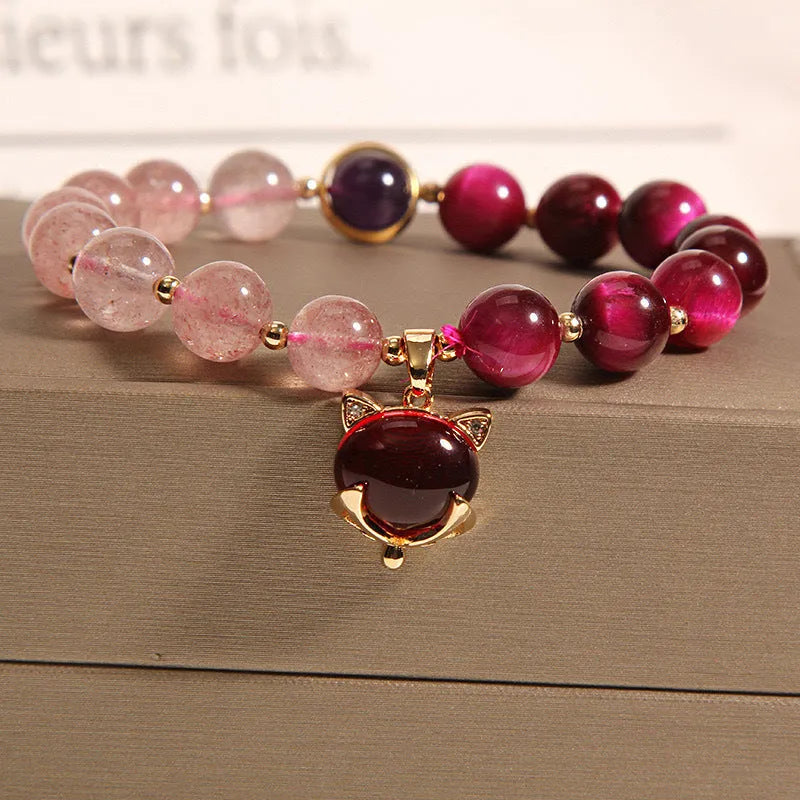 Natural strawberry crystal women's bracelet with elastic closure on wrist