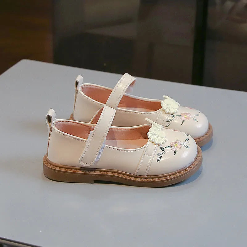 Children's cute leather flower princess shoes in milky white, PU upper, rubber sole, size 23-34