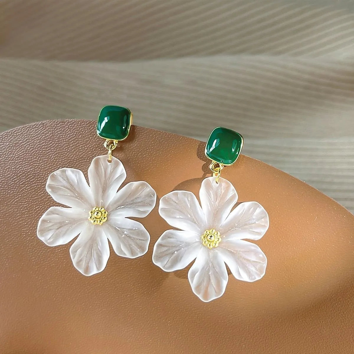 Dark green sterling silver needle flowers stud earrings with butterfly clasps