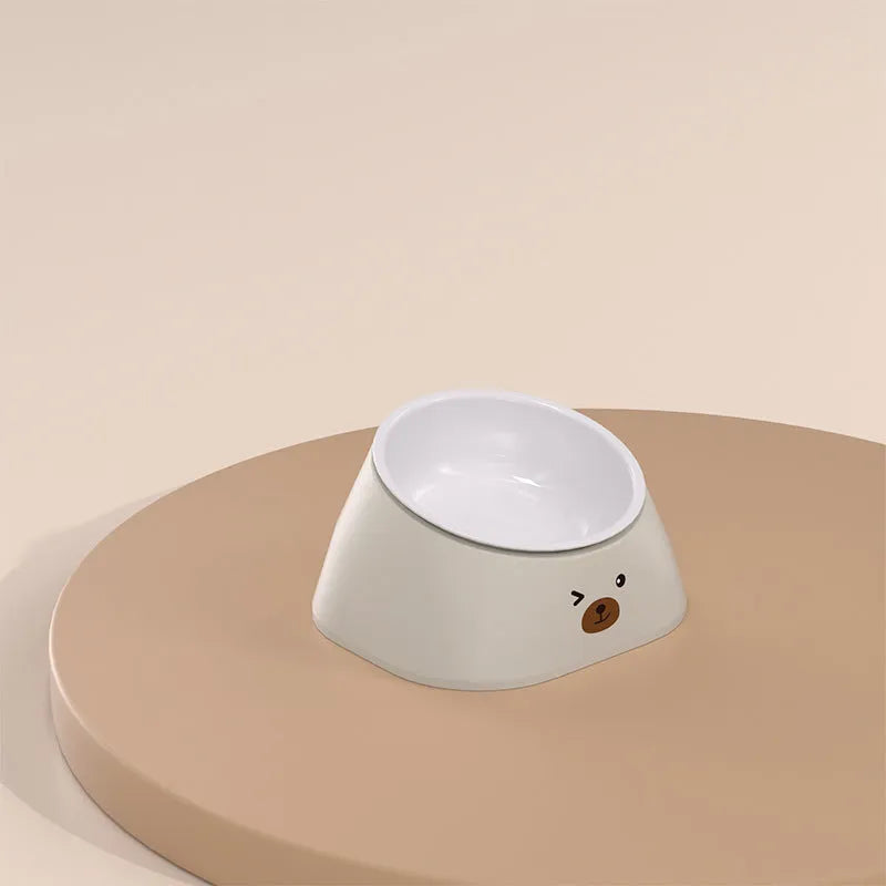 15-degree tilted stainless steel cat bowl with green PP base for cervical support during pet feeding
