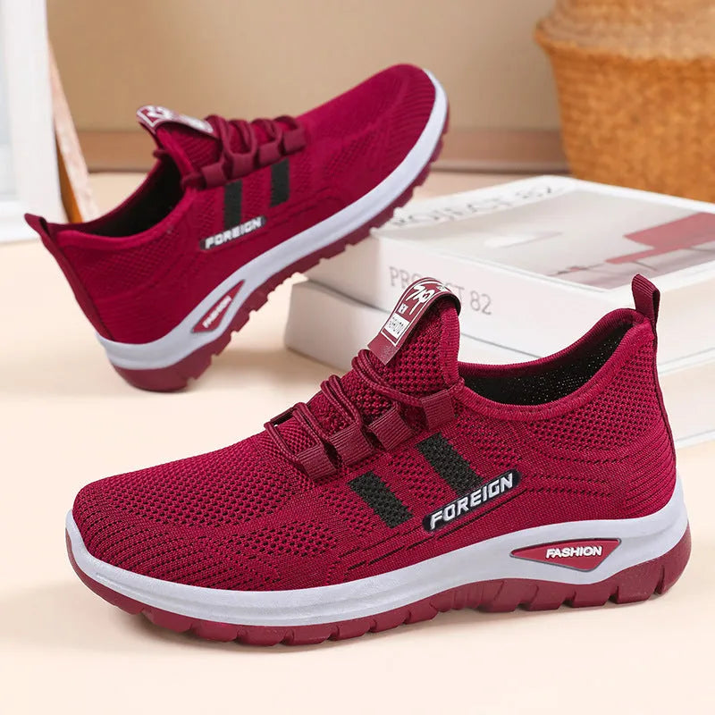 Casual shoes with breathable mesh upper and PVC sole in flat low-top design