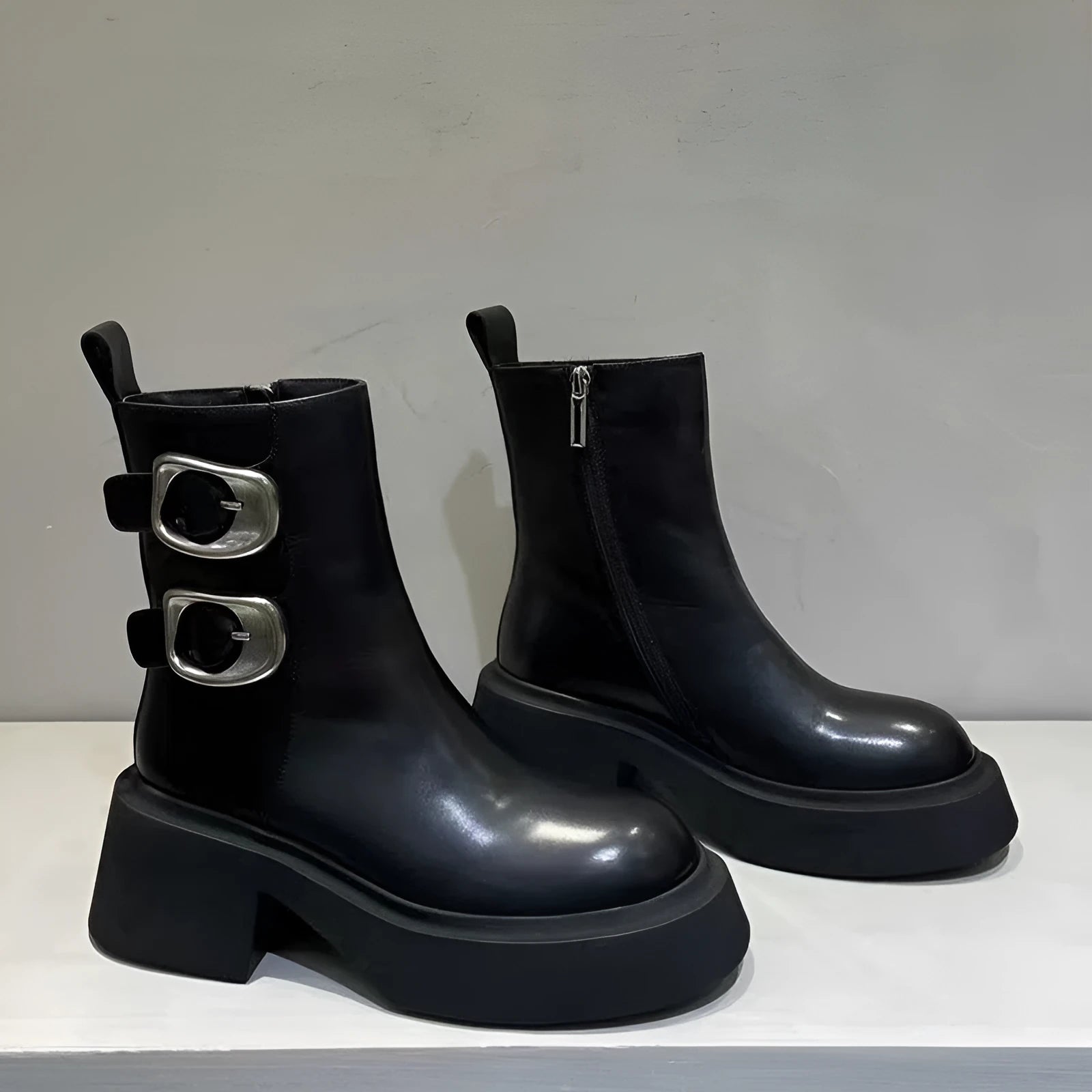 Women's ankle boots with metal buckle, block heel, round toe, side zipper, solid colour design