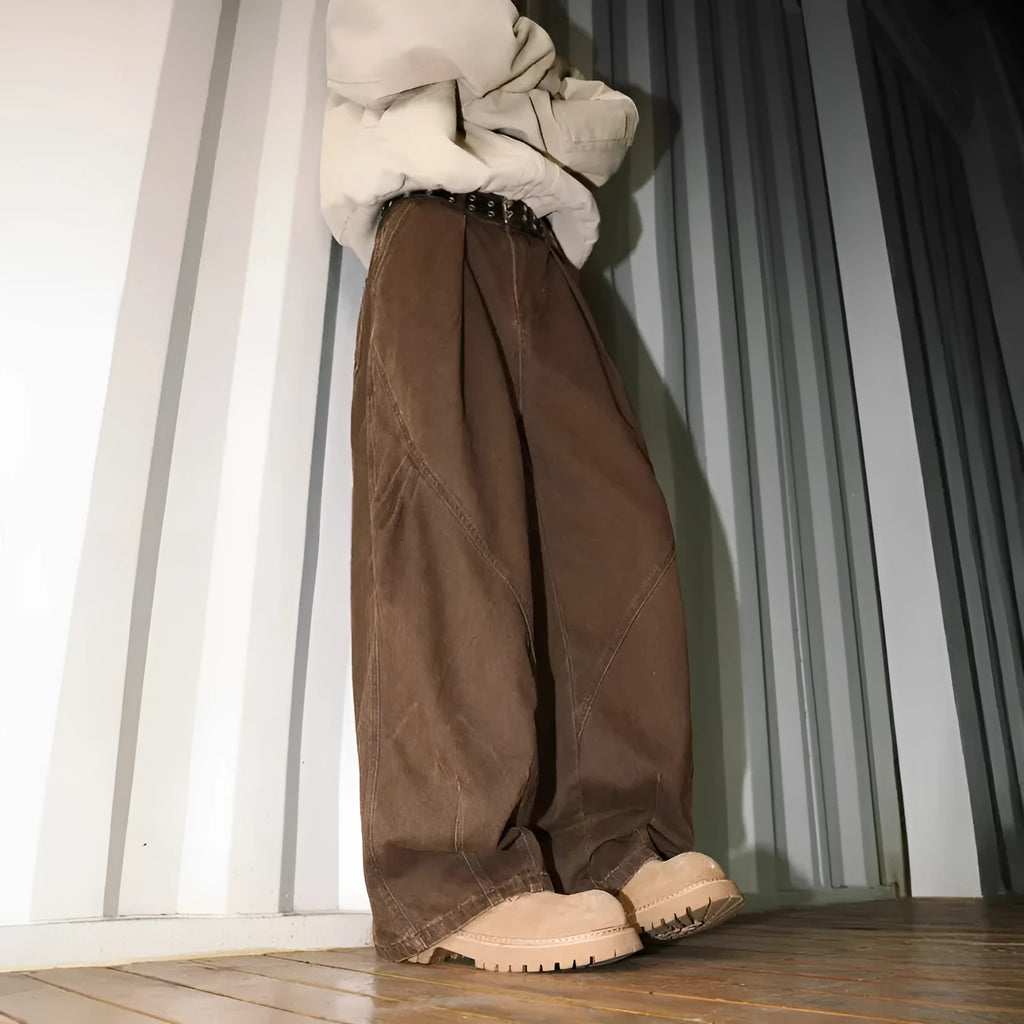 Men's pleated straight leg trousers in striped pattern with elastic waistband and loose fit
