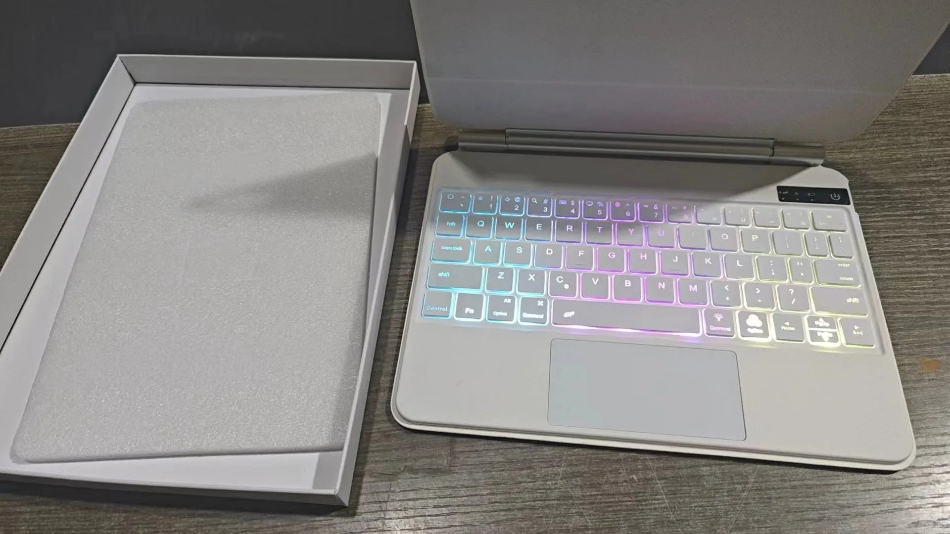 iPad Bluetooth wireless keyboard with magnetic protective sleeve in multiple colours