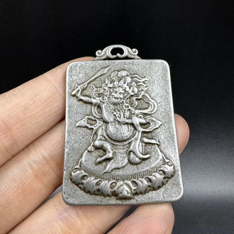 Antique iron hanging pendant ornament with Chinese geometric design for traditional decoration