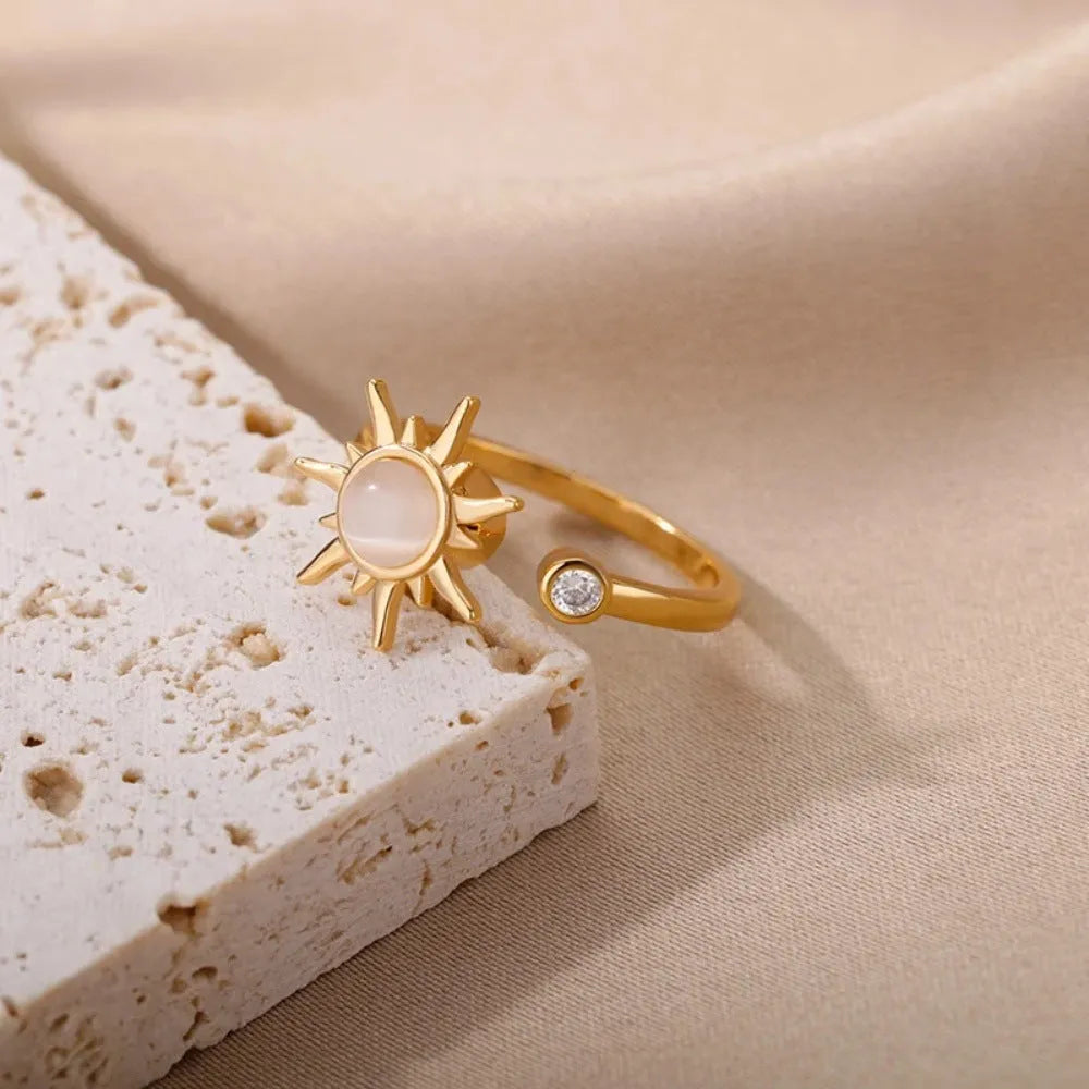 Women's adjustable rotatable decompression ring in gold geometric design