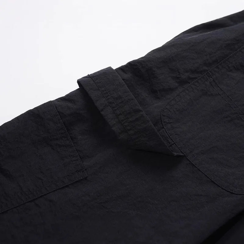 Black baggy men's paratrooper pants with a drawstring waist and three-dimensional cutting.