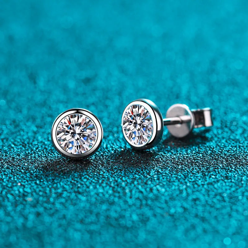 925 sterling silver Pt950 gold plated women's earrings with geometric design and moissanite or zircon stone.