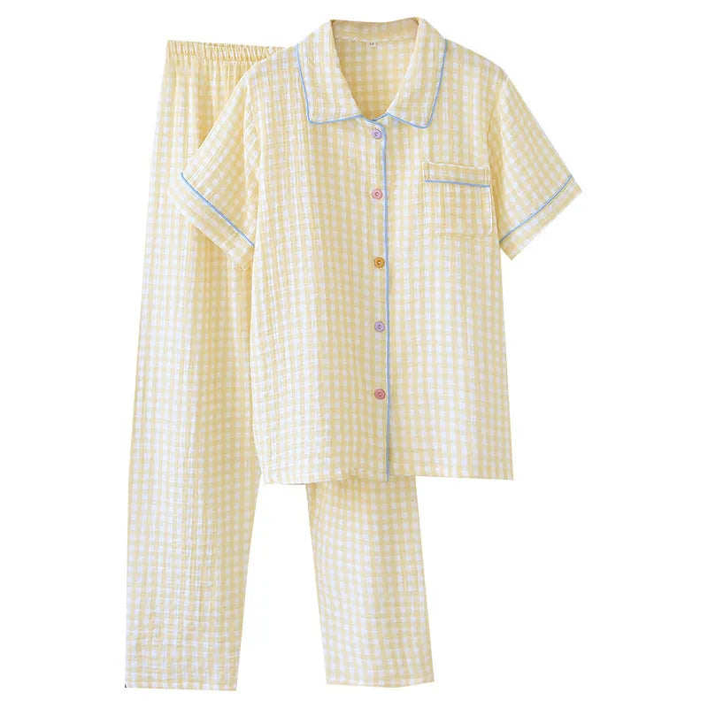 Women's loose-fit cotton gauze short-sleeved trousers and top set in a casual style.