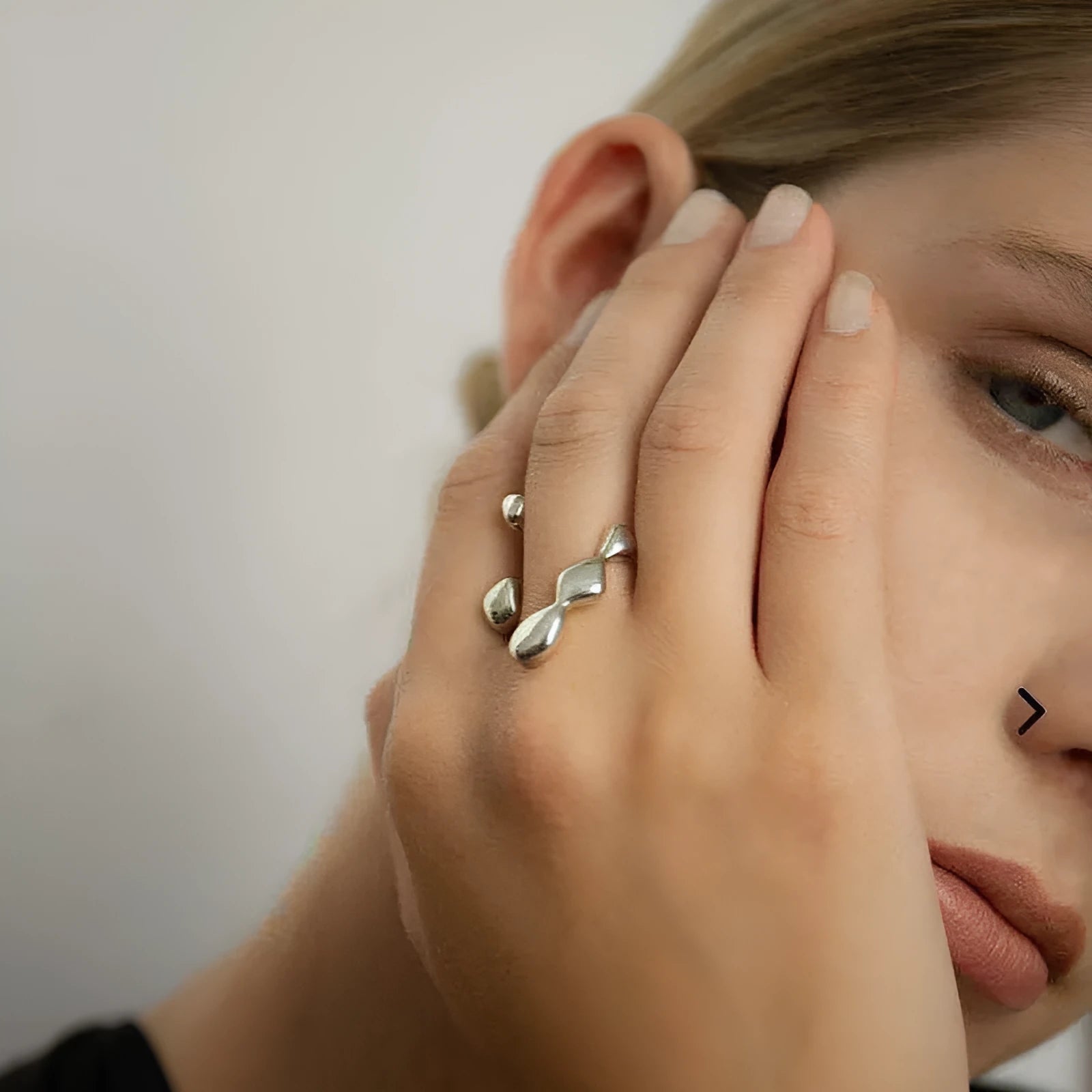 Adjustable open ring for women in brass with circular sphere design, gold or silver finish