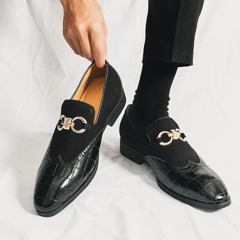 Men's black Korean style casual shoes with pointed toe and sewing line detailing on artificial PU upper