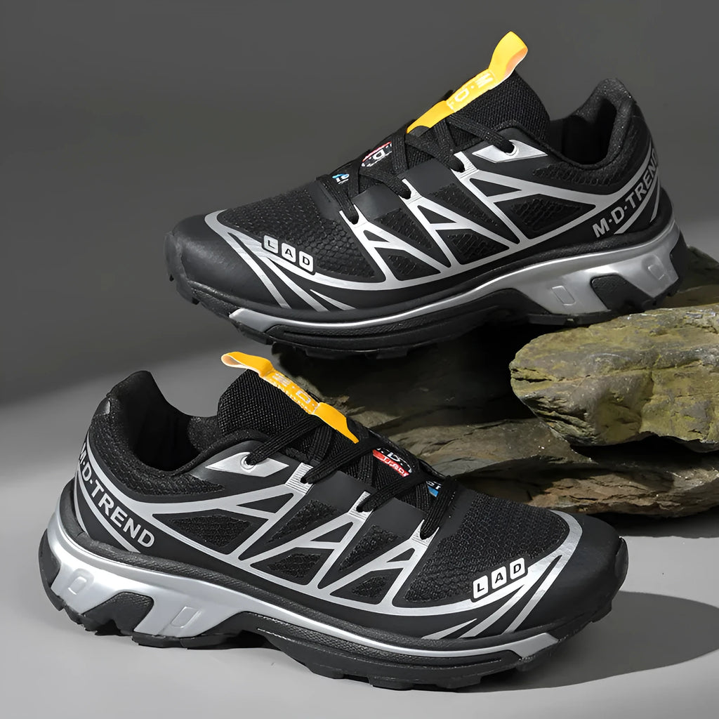 Leisure hiking shoes in khaki colour with round toe and front lace-up design